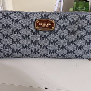 Michael Kors Jet Set Wallet / Wristlet